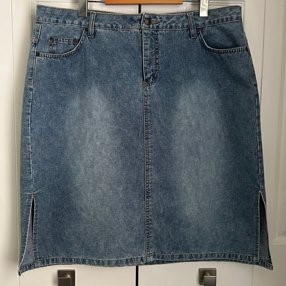 FADED GLORY BLUE DENIM SKIRT SIZE 18W